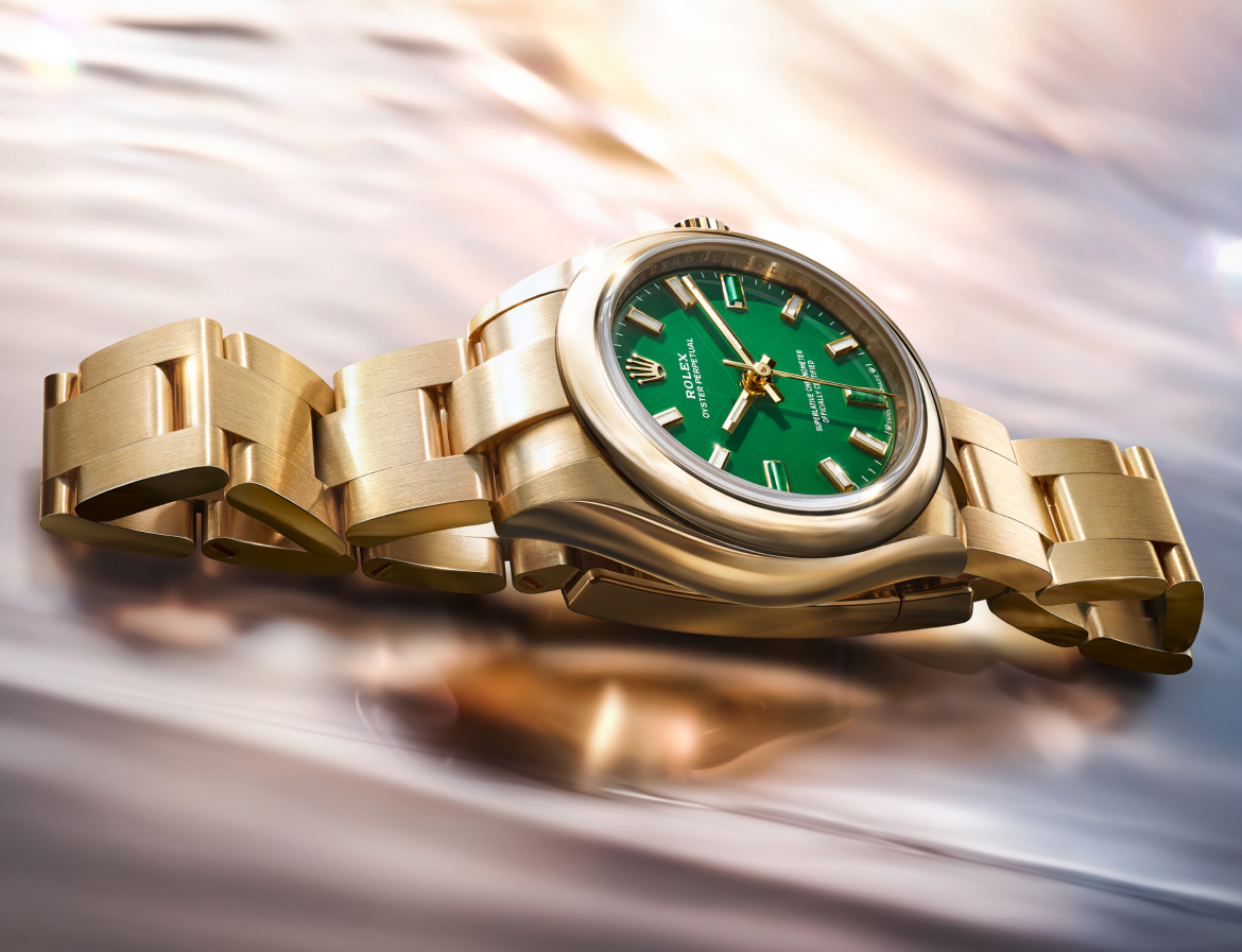 Rolex New Watches 2026 The Oyster Perpetual 28 And 34 M124205 0002 And M276208 0002 Ambiance Portrait Rolex New Watches 2026 The Oyster Perpetual 28 And 34 M124205 0002 And M276208 0002 Ambiance Portrait